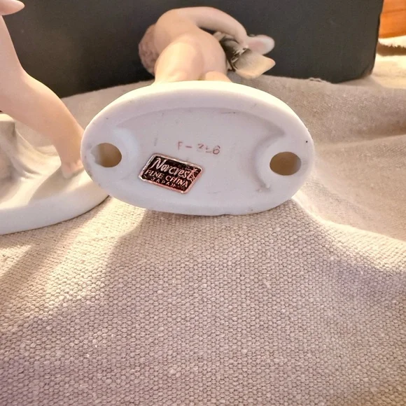 Vintage Norcrest Porcelain Figurines with Cream and Tan Accents set of 3. - Picture 3 of 12